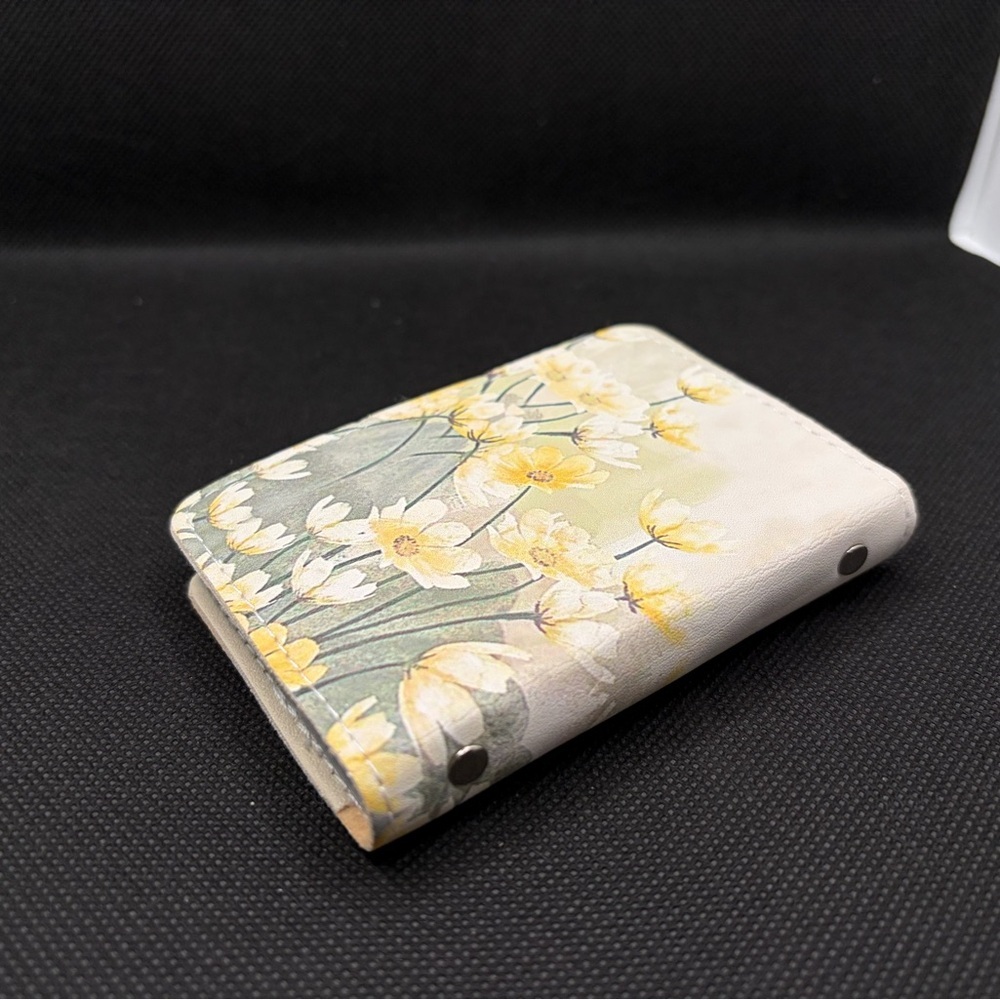 Floral Pattern Card Holder - White and Yellow - Picture 6 of 6